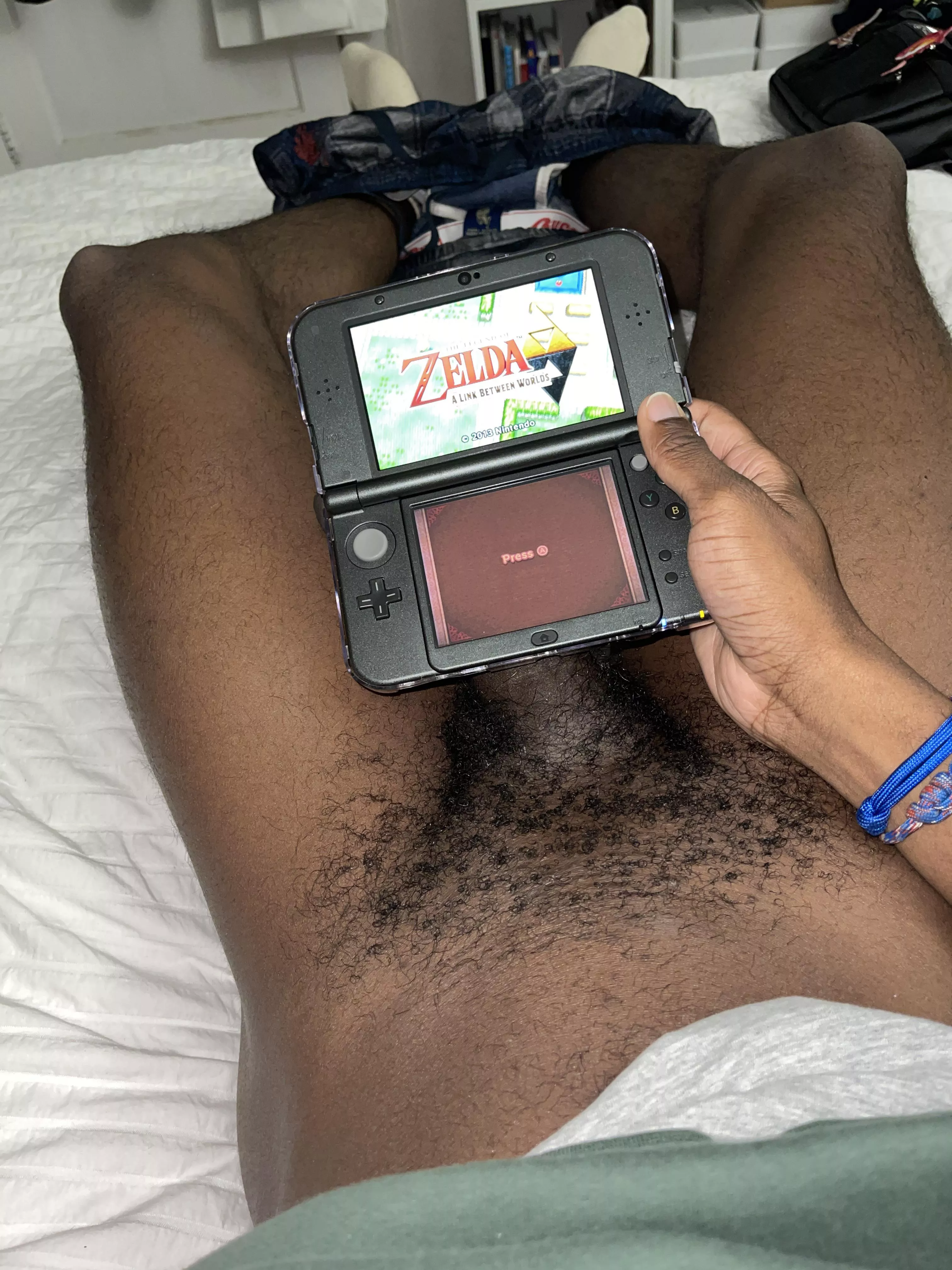 Looking for a guy who just wants to chill naked and play Nintendo games 👾