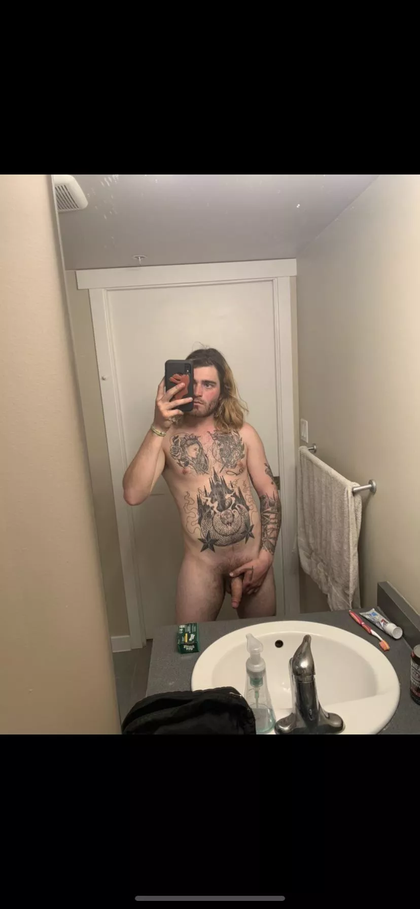 Looking for a horny cuck queen to satisfy me 22M ;)