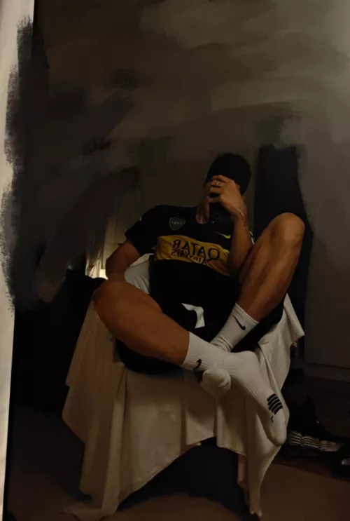 Looking for verbal fit guys. Into feet. Jocks+ kinky+ hung+ Sc kinkyalpha1