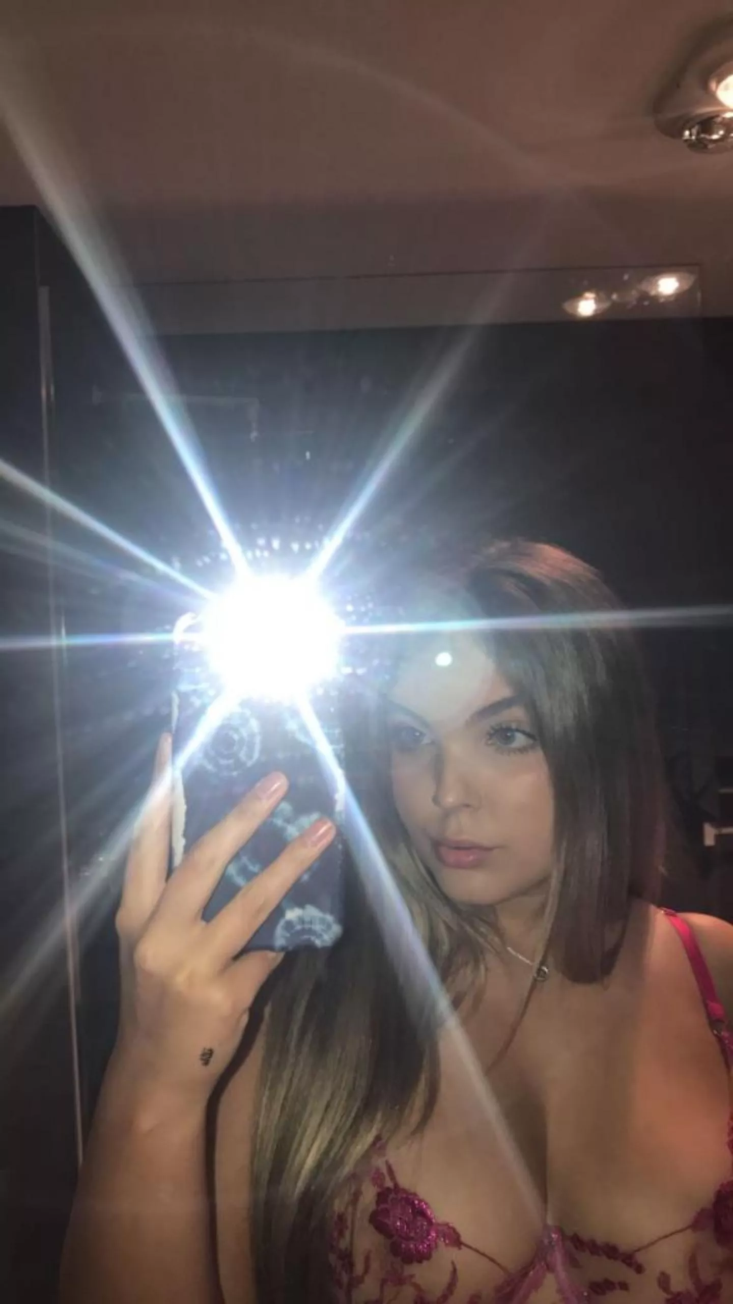 looking to fulfill any requests! feet pics 6.69$, barely legal😈