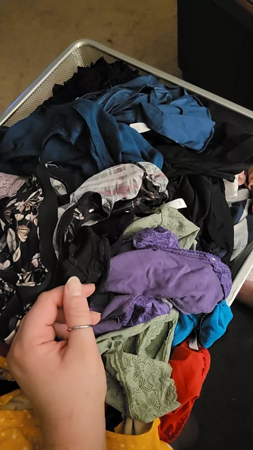 Looking to [sell] some of my old [panties] 😍 let me know what I can do for you 💋💋💋