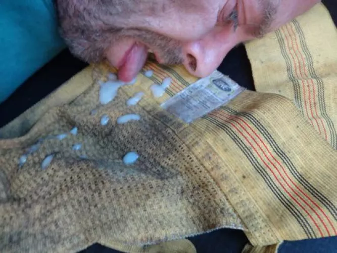 Love a cum hungry sub…