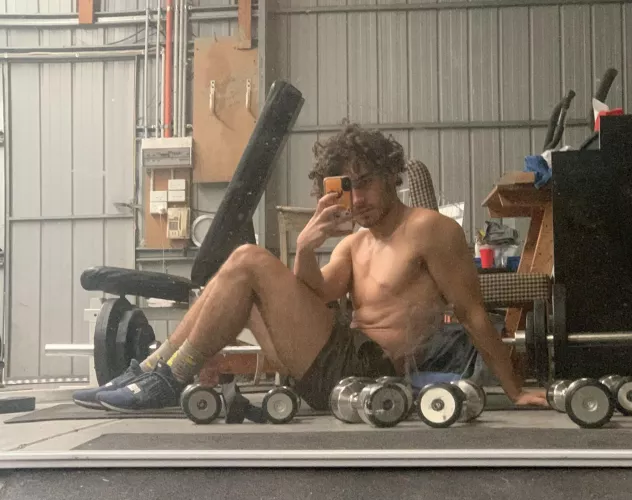 Love a home gym for shameless mirror selfies π€³ππ½πͺπΌ