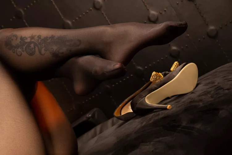 Love how these nylons make my soles look🖤 Don't you?