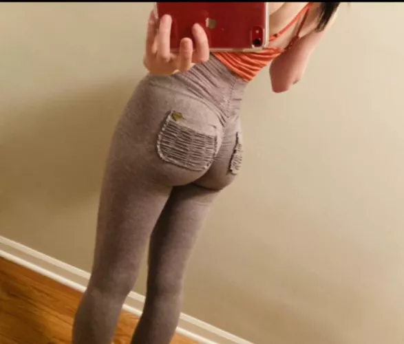 Love how these show off my shape 🥰