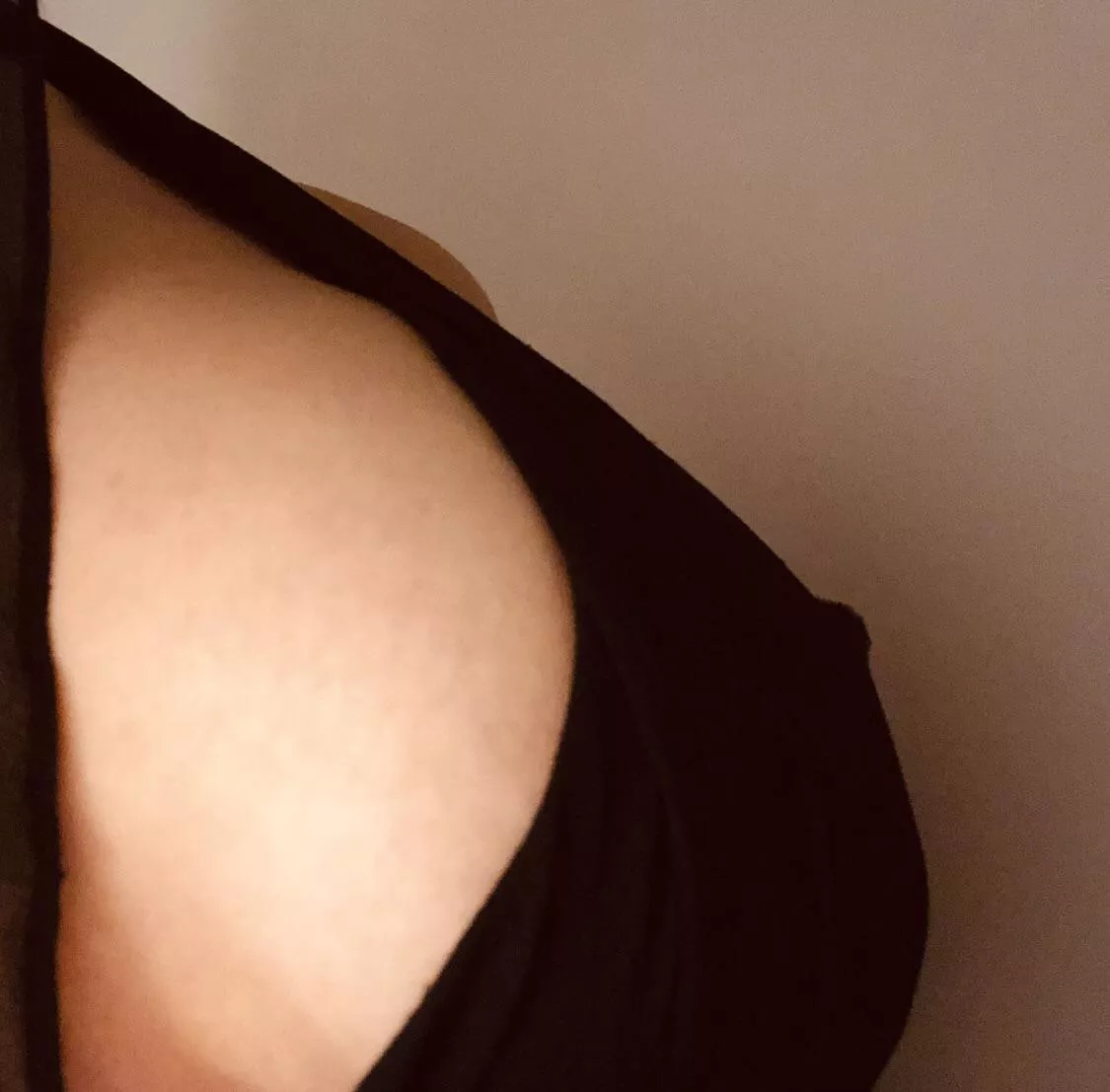 Love how this dress highlights my shape 🥰