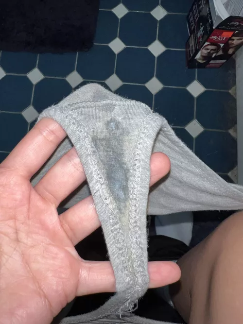 love making a mess in my 4 day panties 🥰 i can even smell myself when i’m sitting down in public..