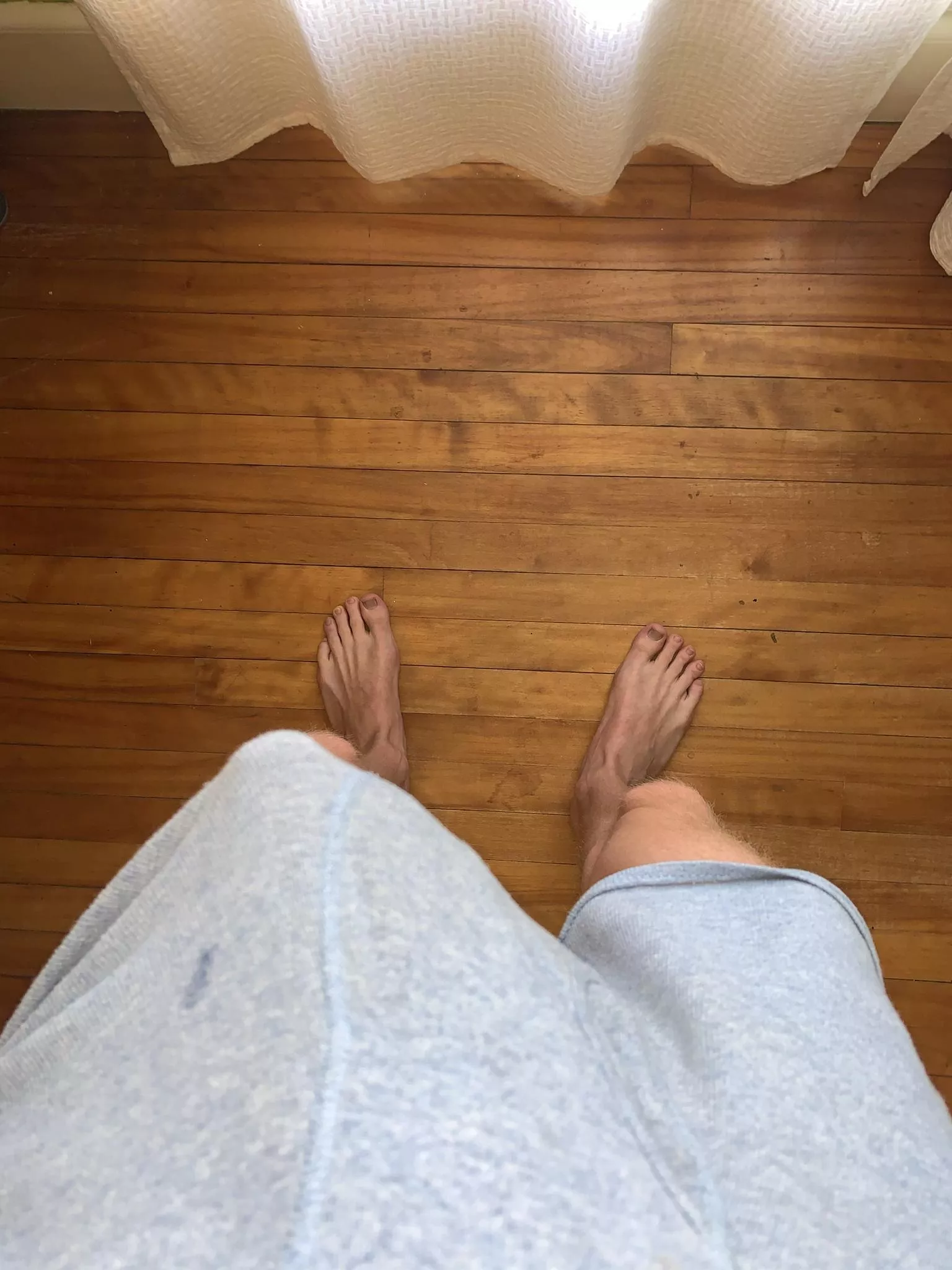 Love shownig off my bulge and size 16s. Who likes straight dudes with huge feet?