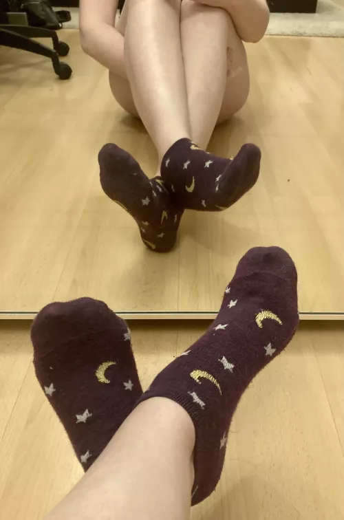Love these adorable star and moon socks 💜 🌙 ⭐️ Worn for a day and a half 🇬🇧