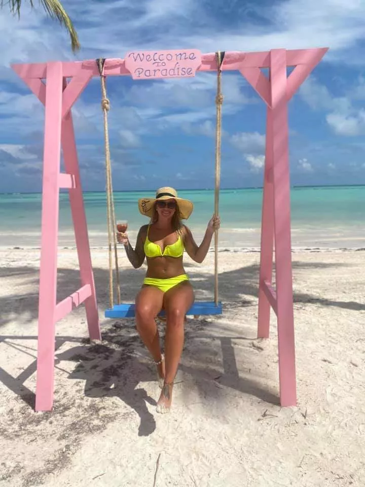 Loving the beach😍