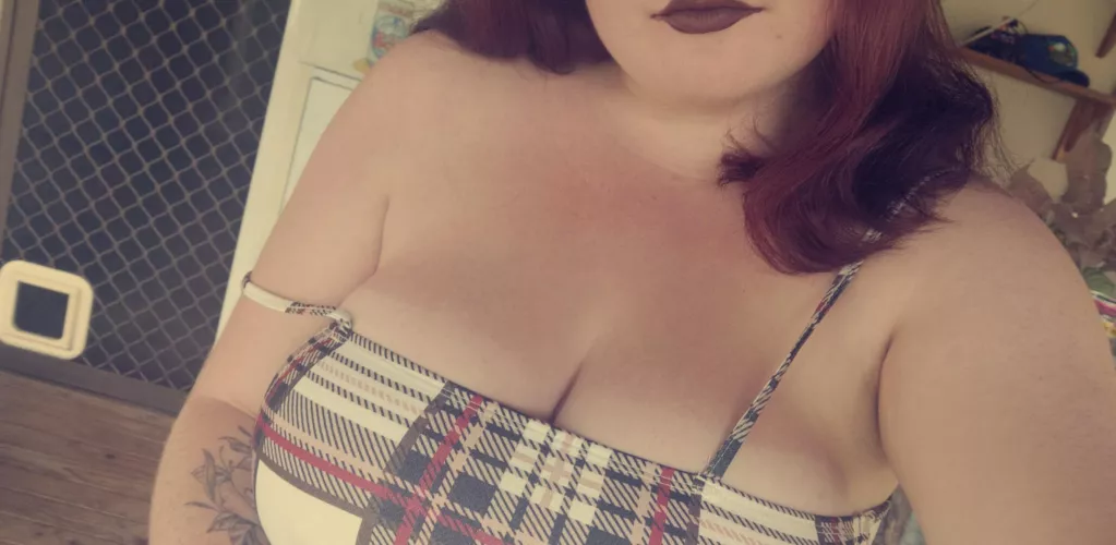 loving this colour on me 😝💜#spicyaccountant #babyredgirl101