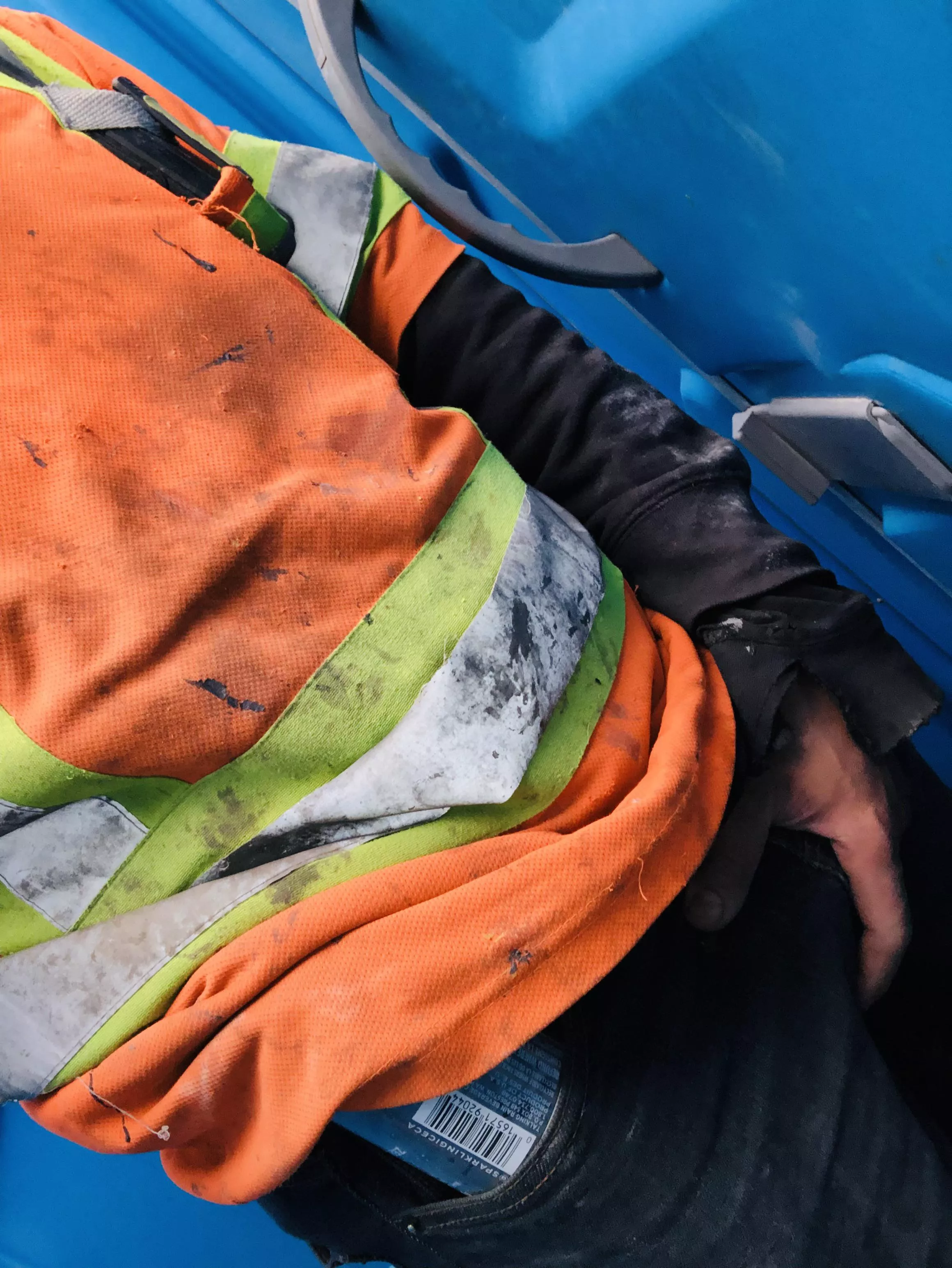 [M] 32 working hard!