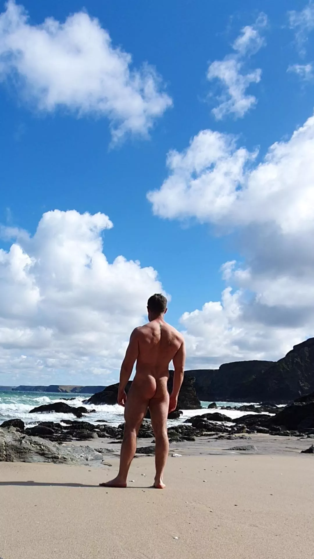 M, 41, 80kgs, 5'9 and with the beach all to myself M, 41, 80kgs, 5'9 and with the beach all to myself