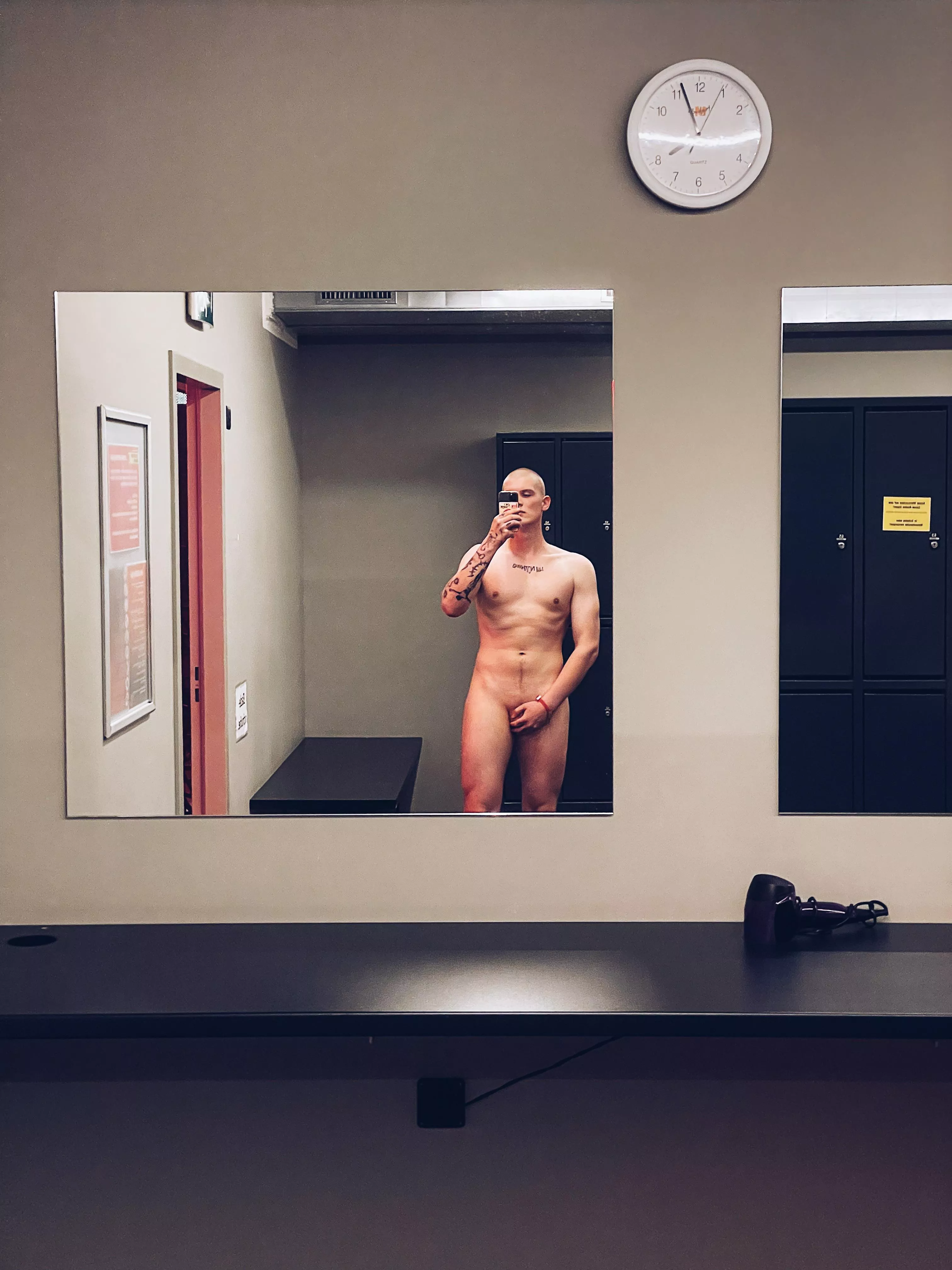 M/24 chilling in the spa locker room. M/24 chilling in the spa locker room.