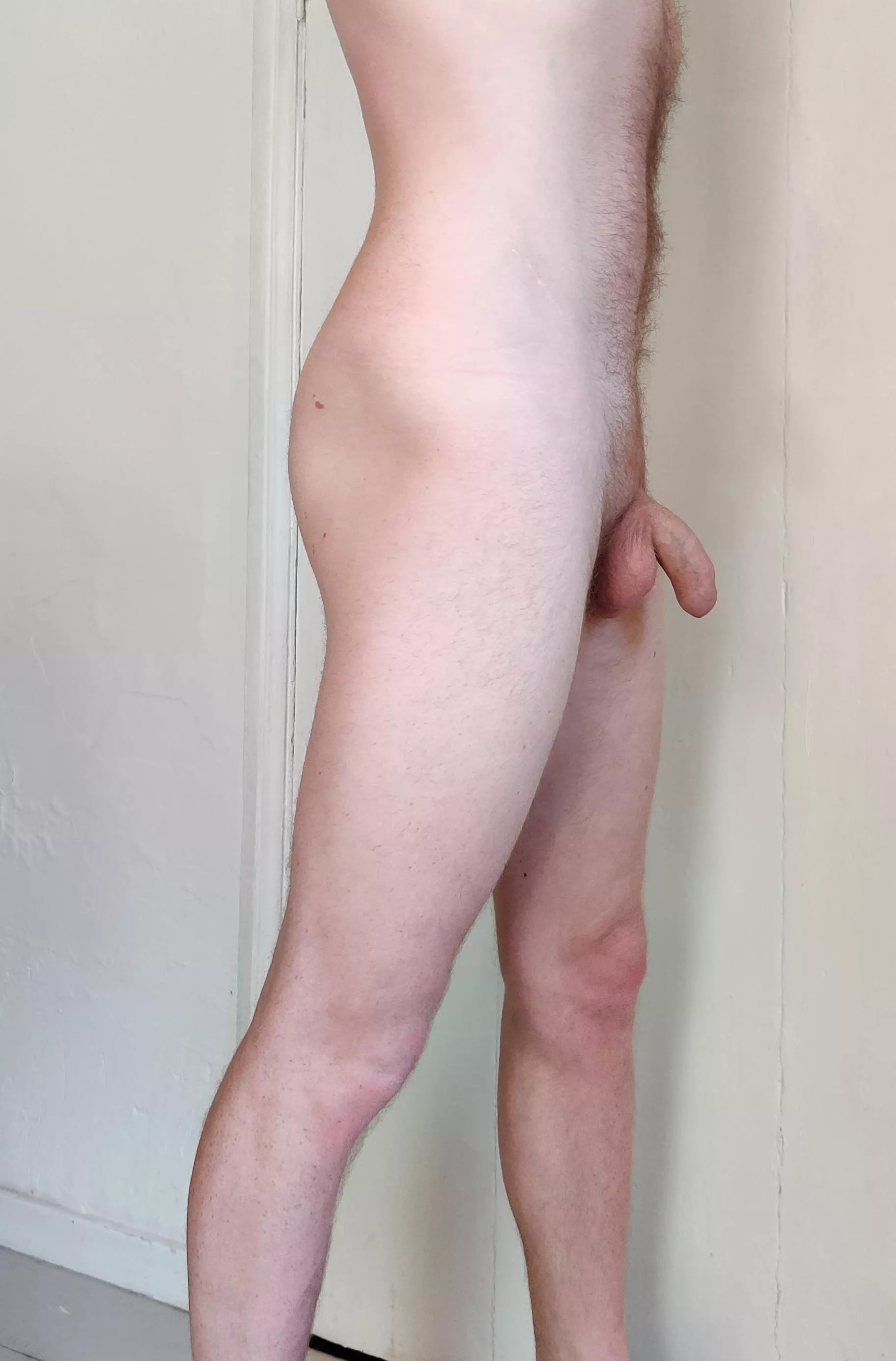 M26 187cm. My flaccid penis shows a bulge when clothed and I'm sometimes ashamed. But it's always pointing forward 🤔 M26 187cm. My flaccid penis shows a bulge when clothed and I'm sometimes ashamed. But it's always pointing forward 🤔