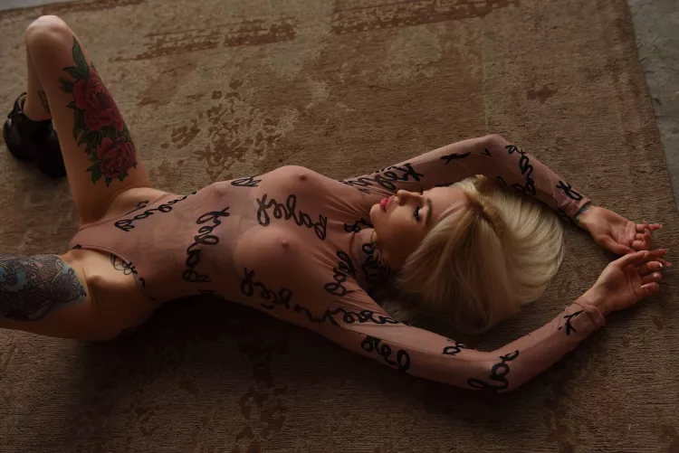 Make me scream like the naughty little slut I am | My link down below