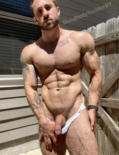 Making sure I donβt miss any spots while outside tanning π