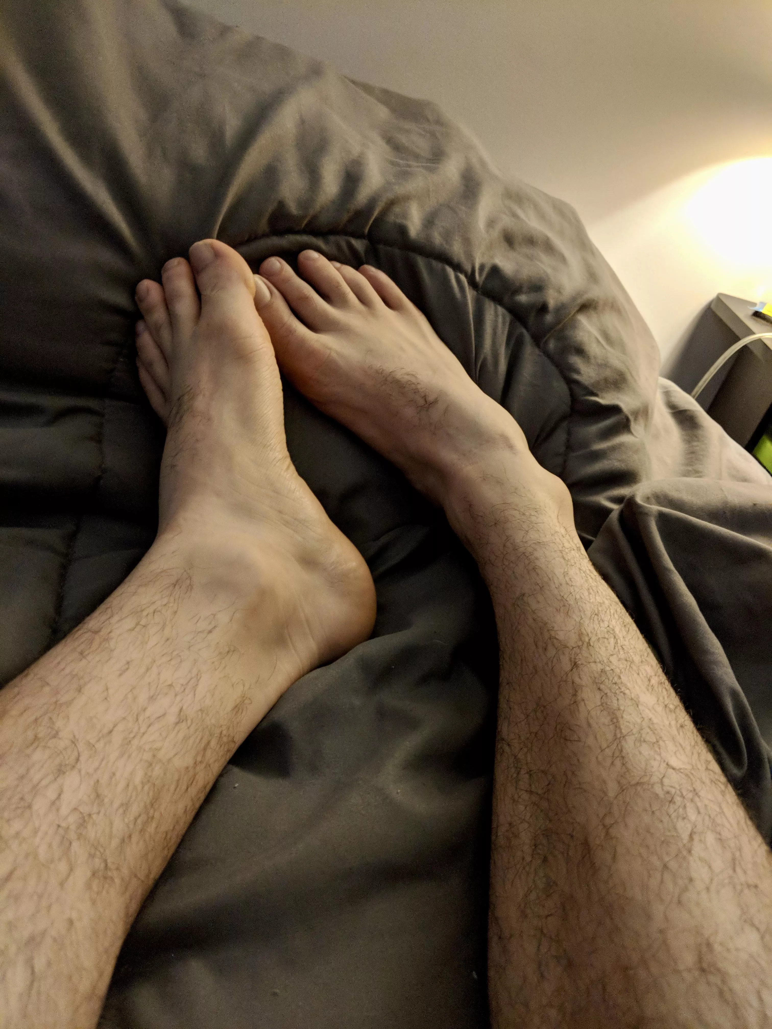 Masc in shape guys in NYC that like to suck toes hit me up 😈. Masc Latin dude here prefer Latin or Black