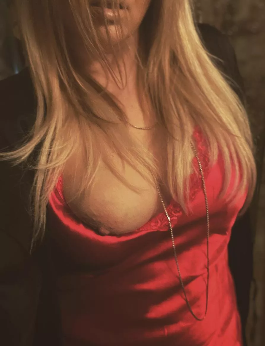 Meet me for drinks? (F) 39