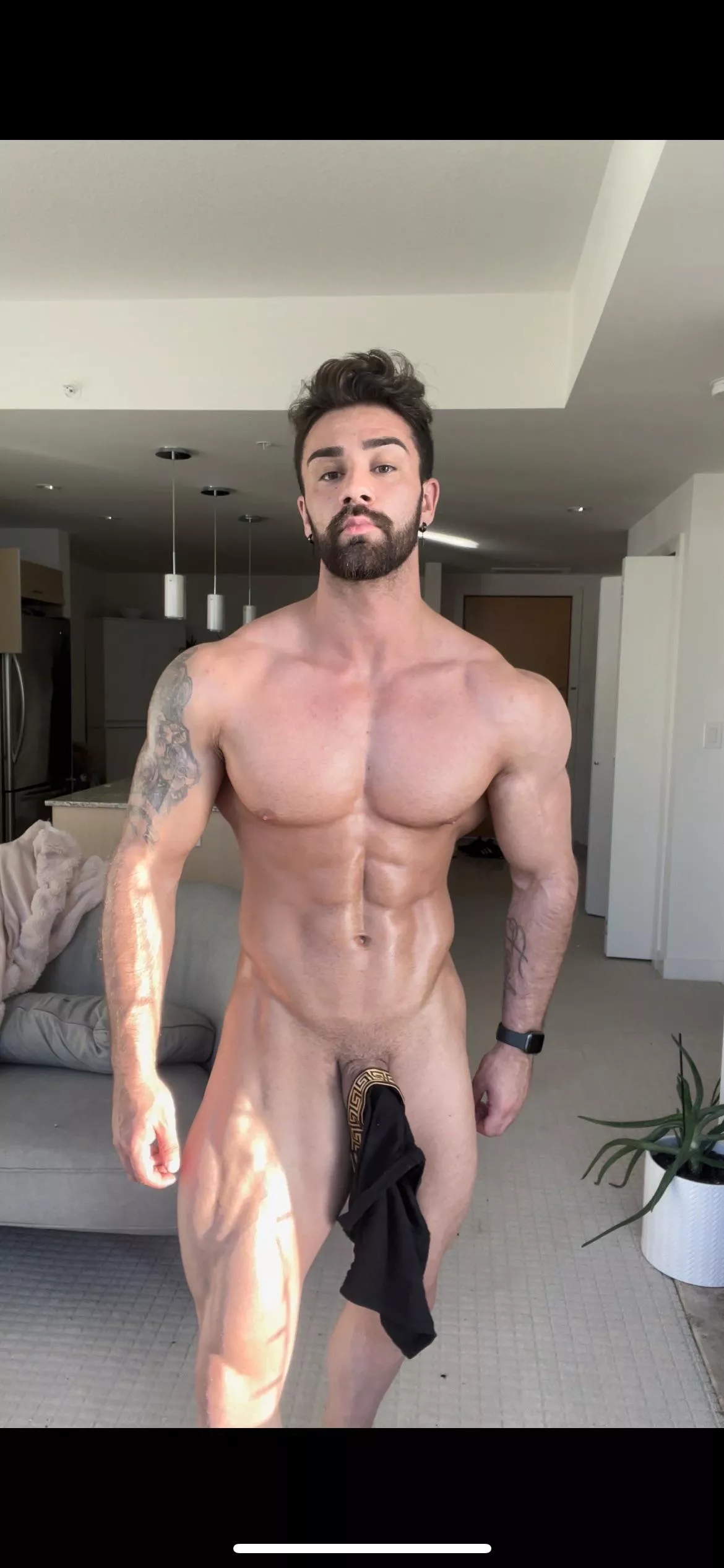 Meet me in the hotel room 🤌🏼✅