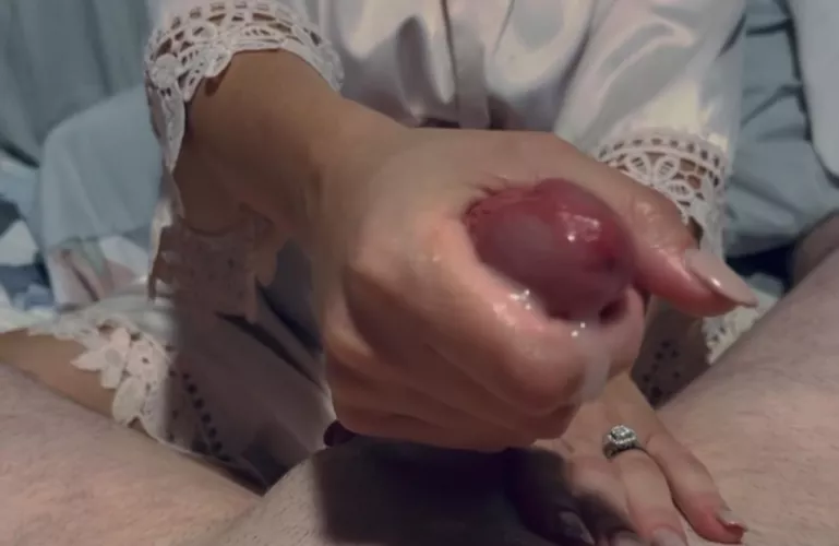 Messy morning handjob 💦