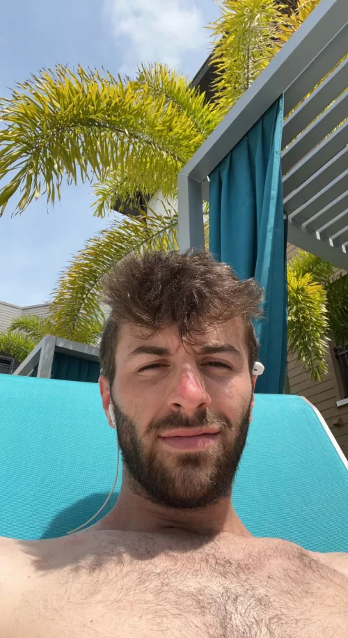 Middle of the week calls for a pool day😎