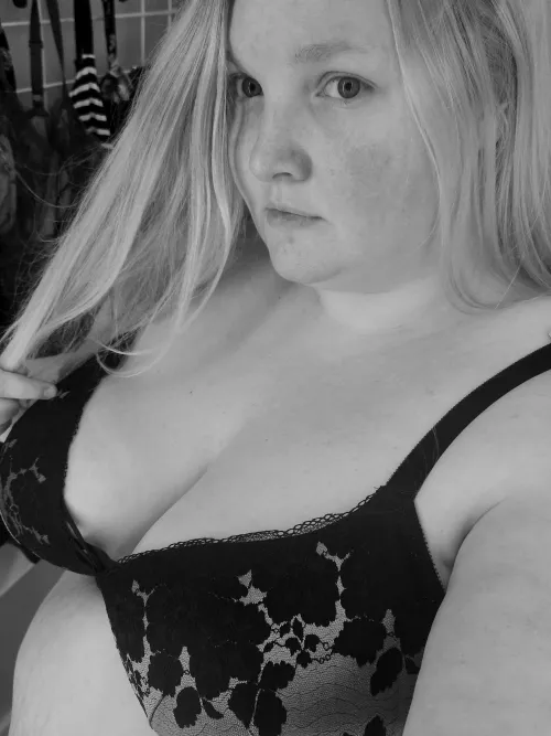 MILF material? 😜💋