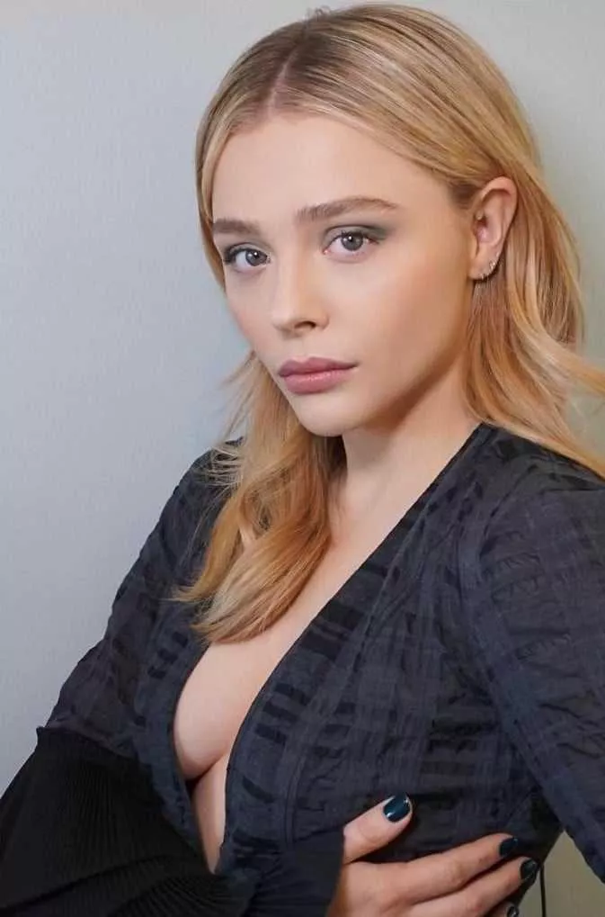 Milk me for Chloe Moretz