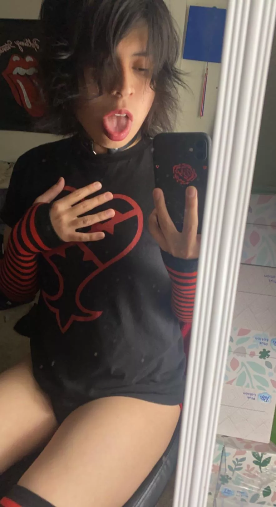 Mmm sit me up on your lap and let’s make out 💋