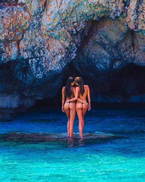 Model Aluna and German ski jumper Juliane Seyfarth