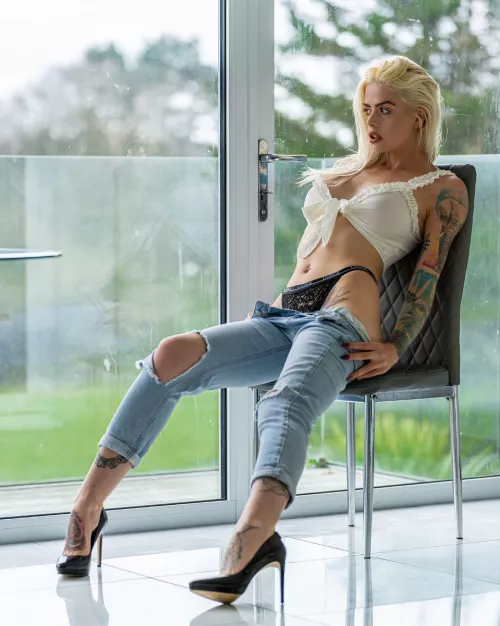 Models deserve millions 💴💴 don’t you agree? Heels from CalvinKlein