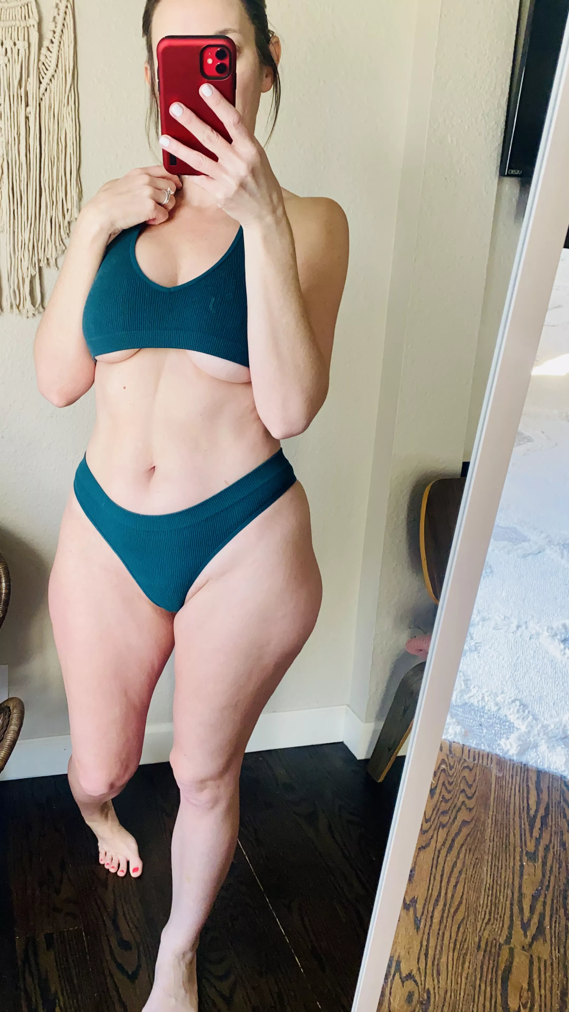 Mom Bods rock the best underboob! Don't you agree? (40yo, mom)