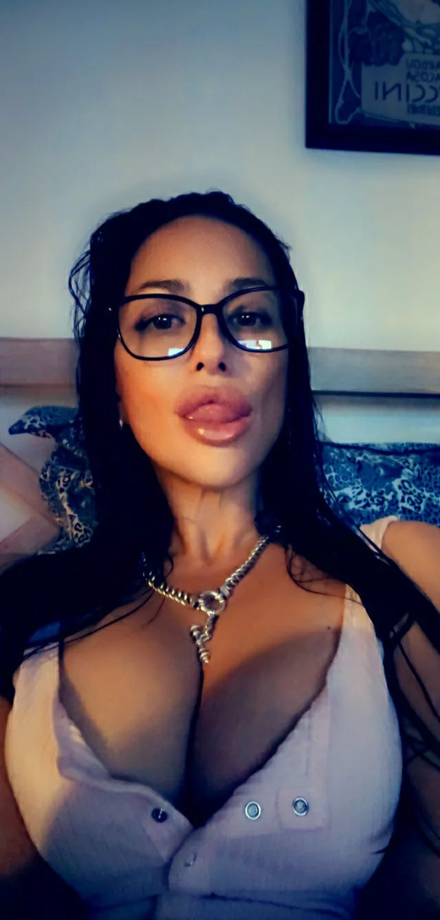 Mommy wants to taste you 💦💦💦🍆💕😘