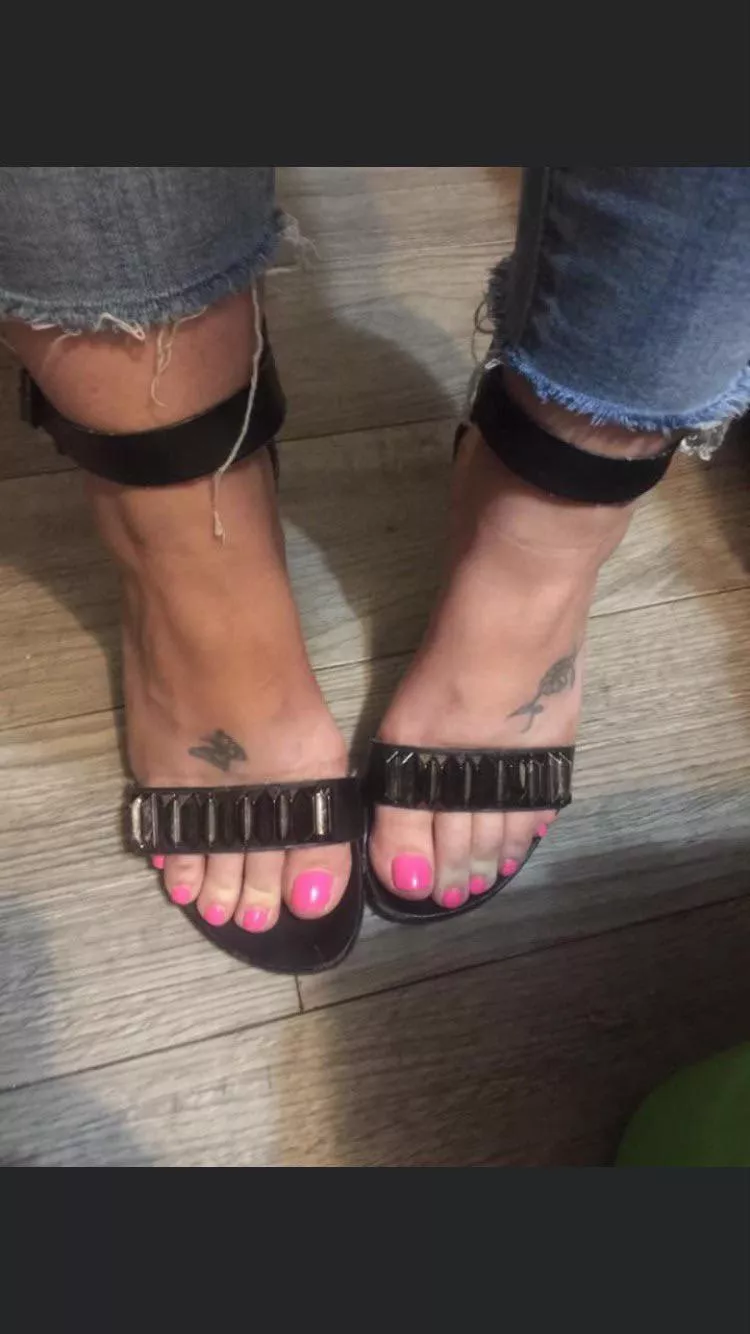 Moms feet
