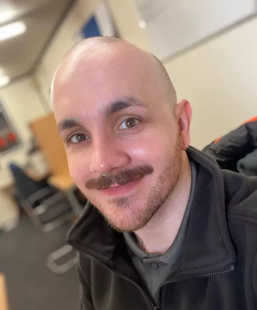 Morning Guys! Hope everyone’s day is as bright as the shine on my bald head! 😂😂😂