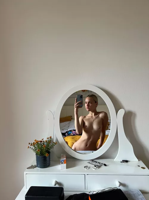 Morning, here’s my tight perky body 💋