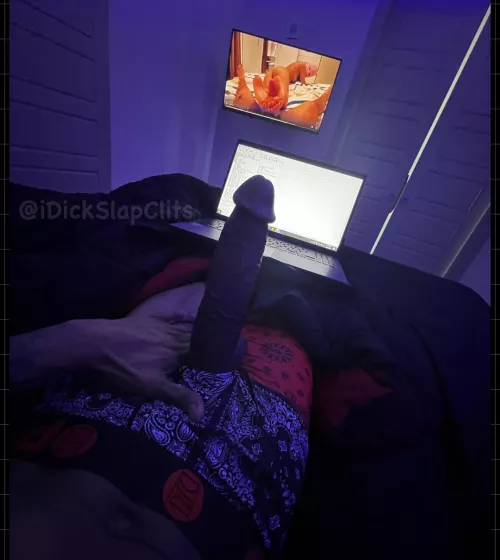 morning wood 🍆 & porn 🎬