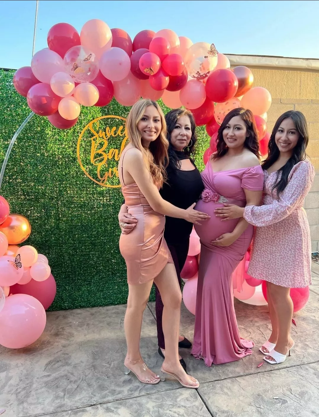 Mother and her 3 hot daughters, Wwyd