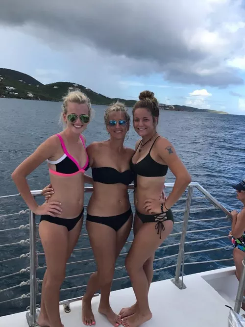 Mother daughters trio pt 2 👙