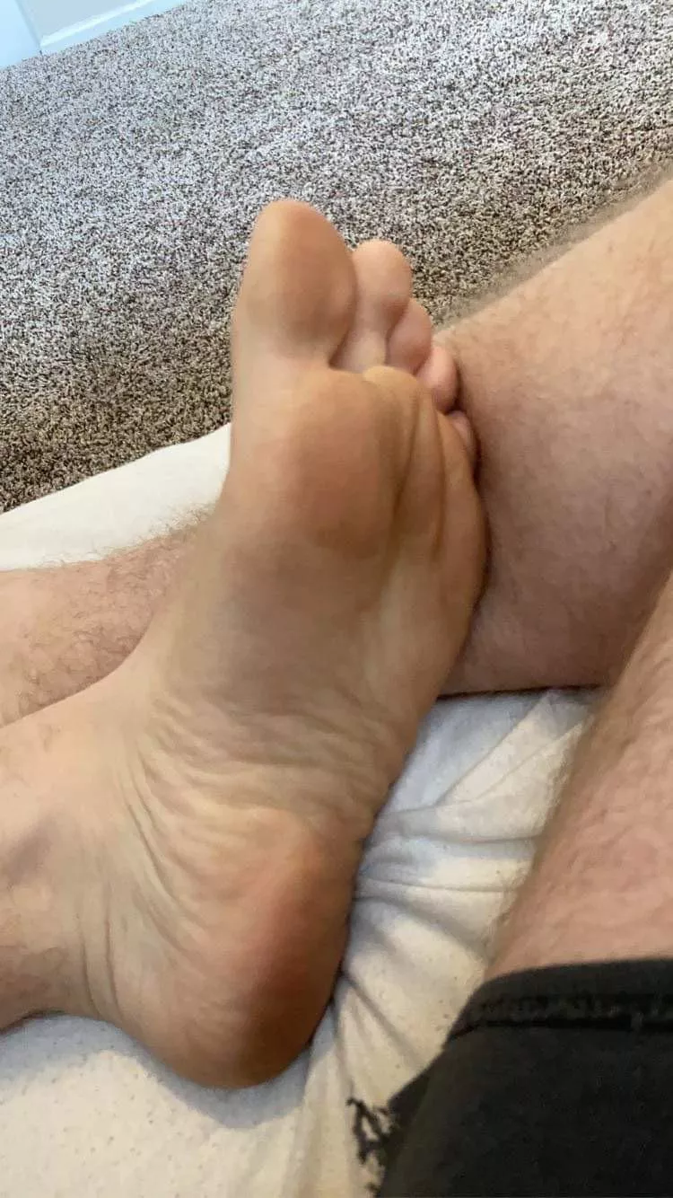 My arches seem to be the most popular request in my DMs. I’ve been told I have high arches for a guy. Here ya go, footboys ;)❤️
