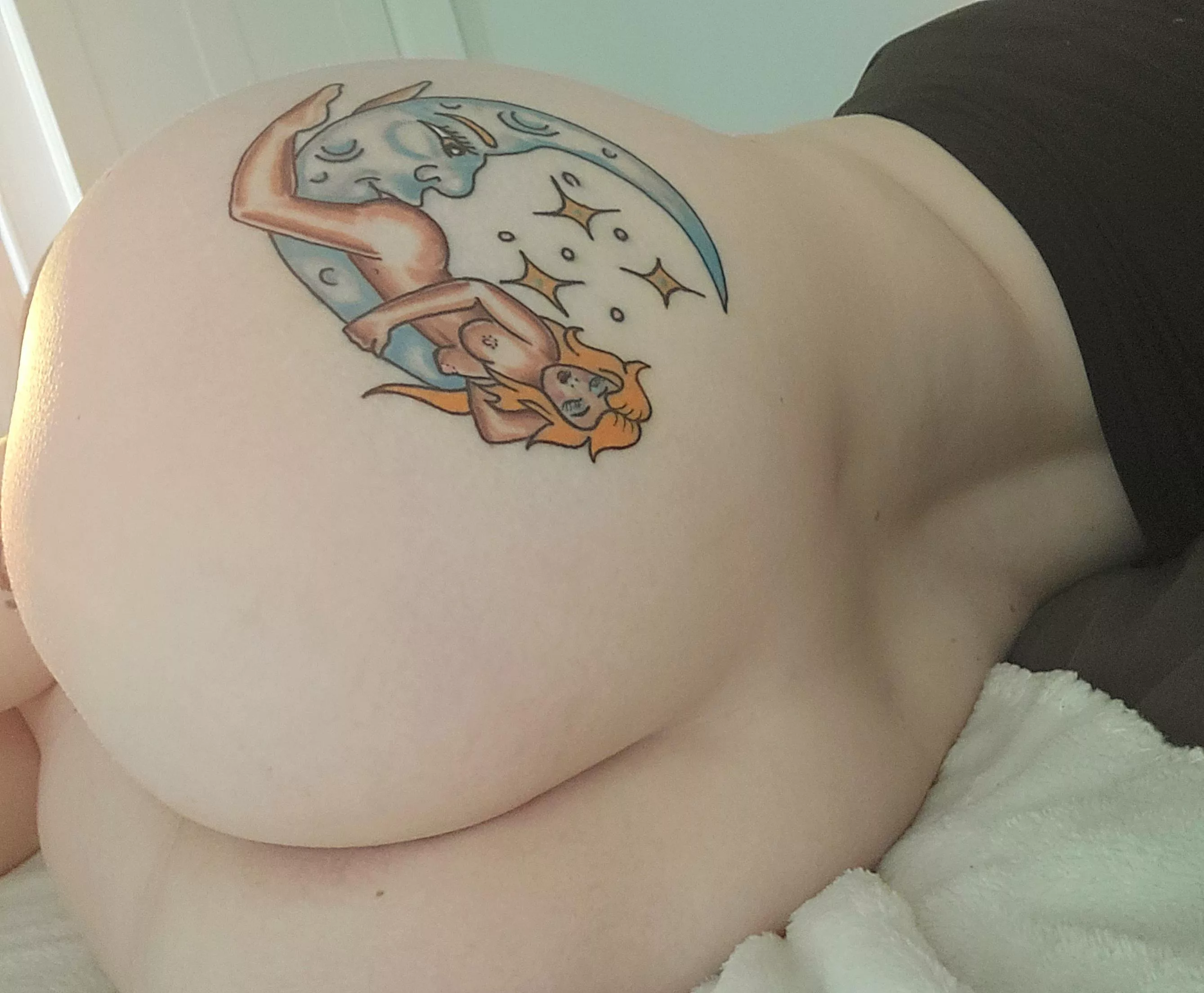 My back dimples have always been one of my favorite features.💖