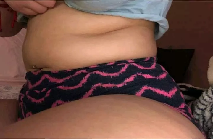 my belly is round like a ball 😍 good morning everyone