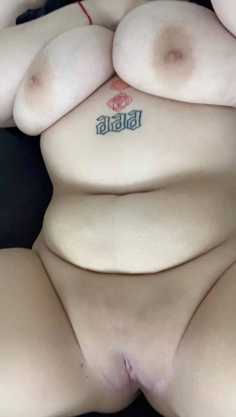 my belly is the perfect thing for you to grab onto☺️❤️