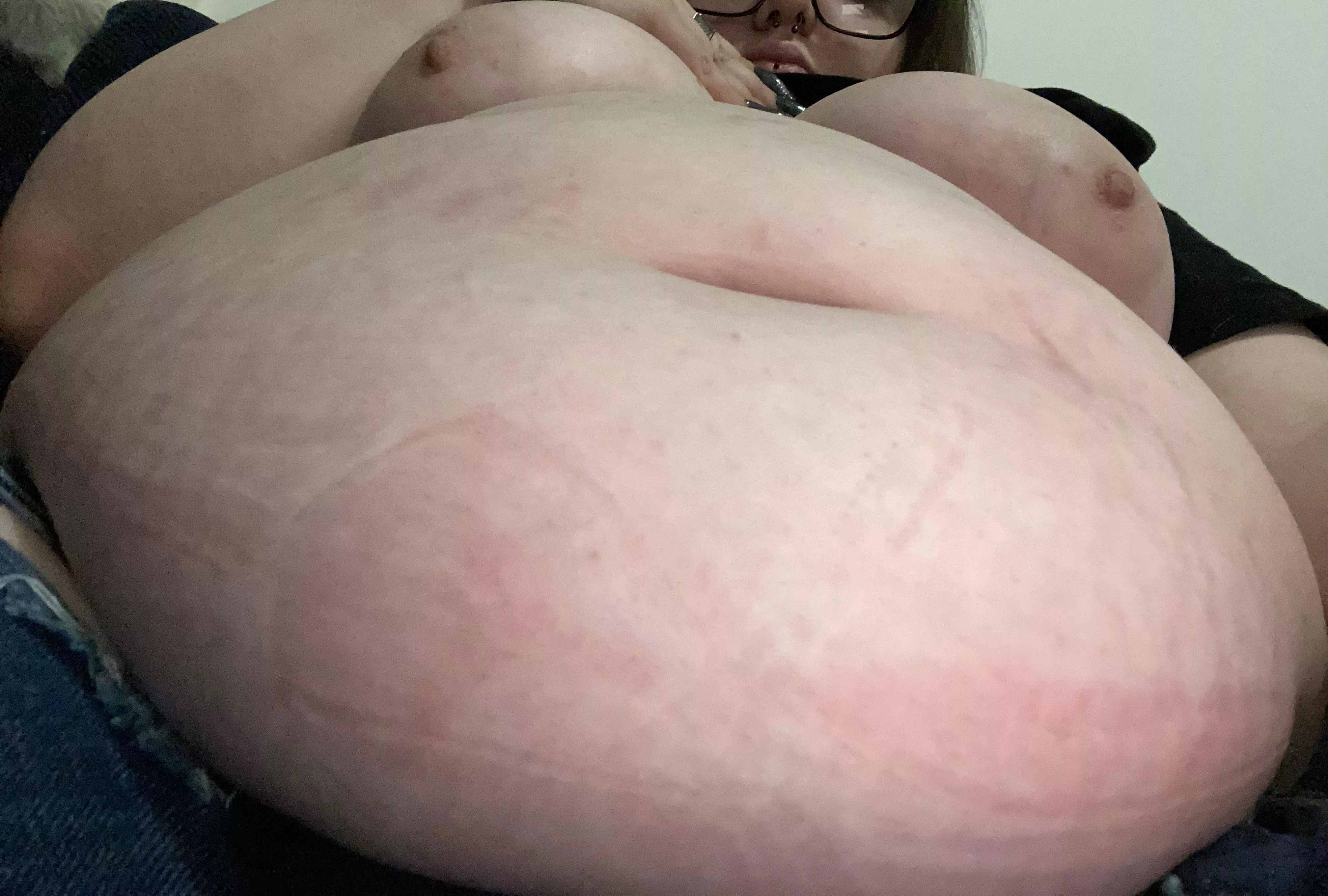 My belly’s getting so big, I can’t even see my own pussy anymore😌msg me for customs , underwear , or if you wanna stuff me