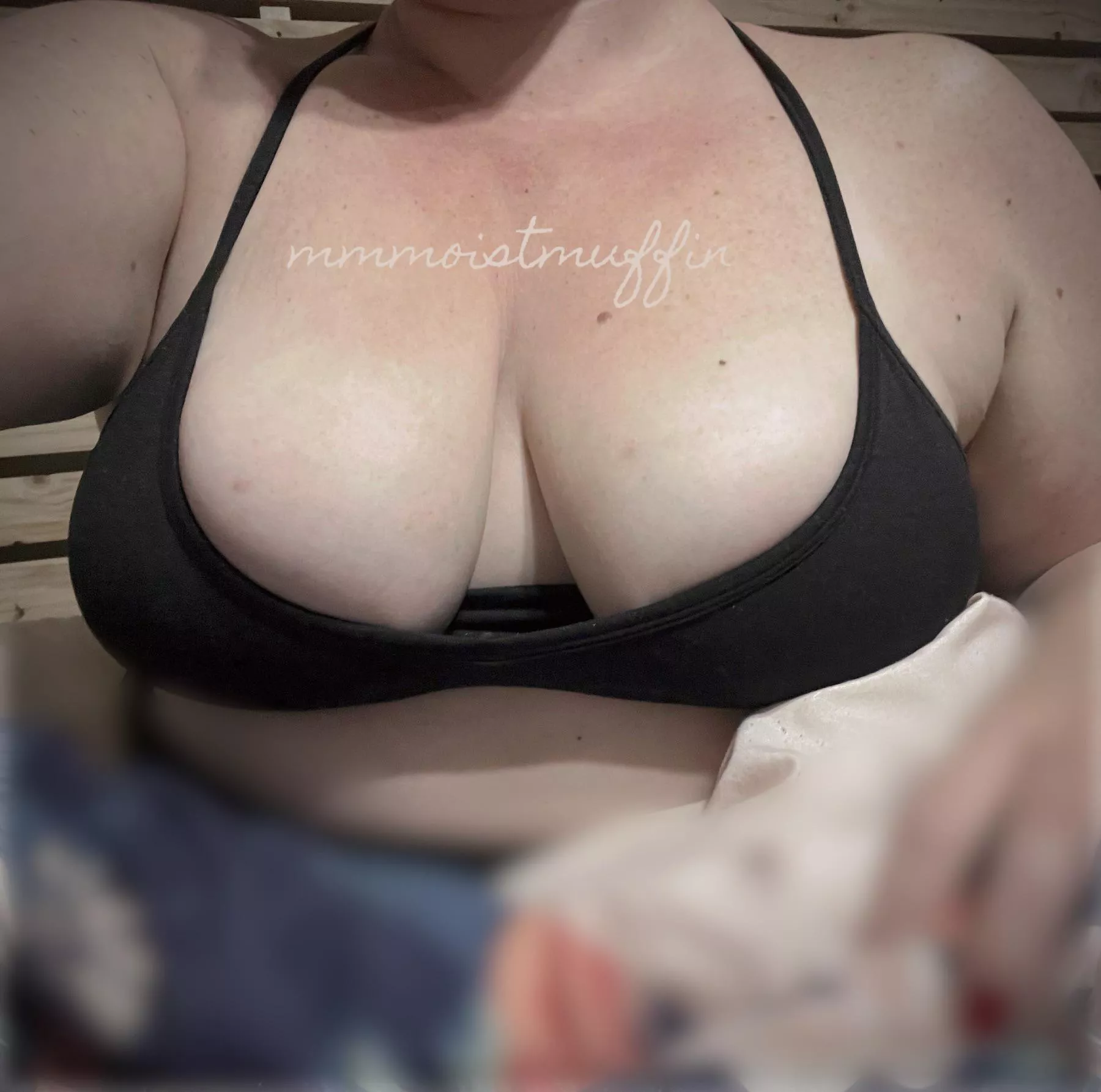 My big tits make for a potent aroma in the seams of my bra [selling]