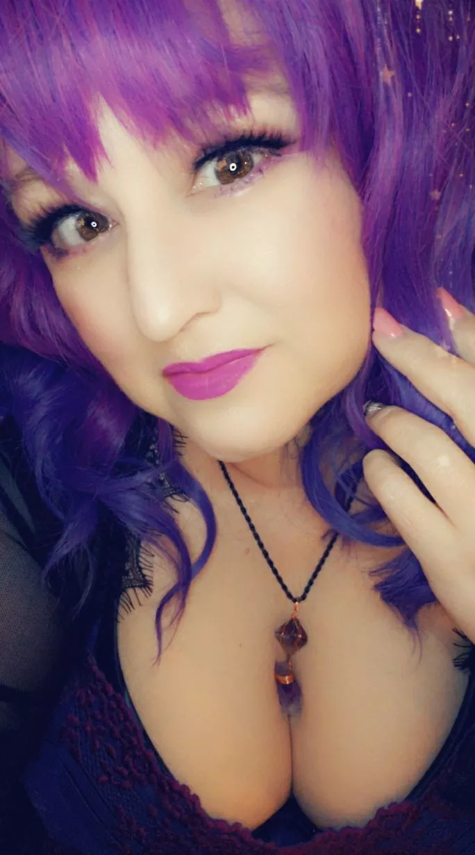 My eyes are up here sweetheart 💋