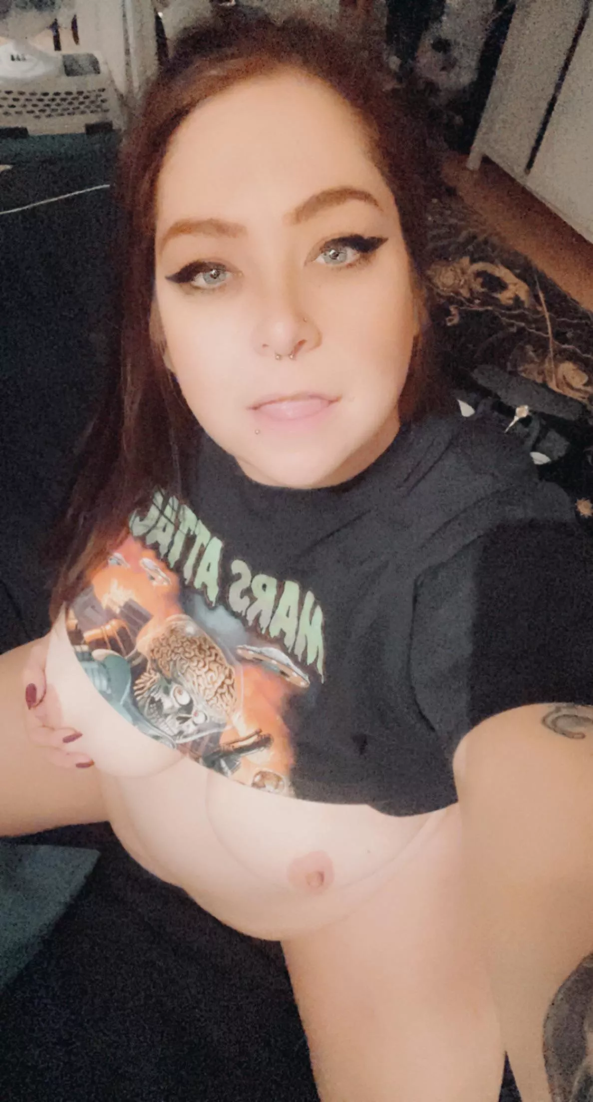 My favourite thing to do is get insanely high and fuck all night long….😏😏