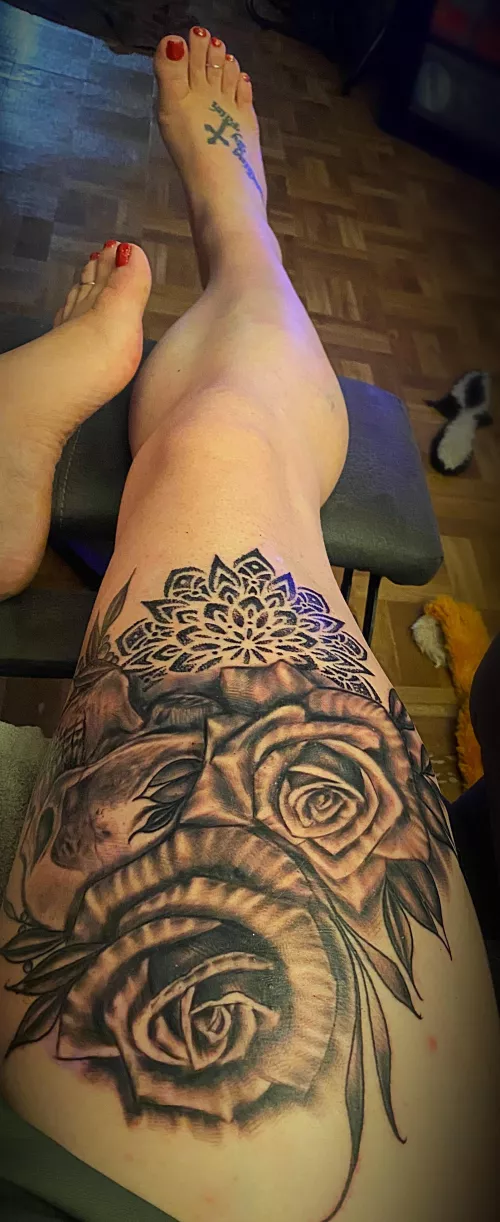 My feet and new tattoo π