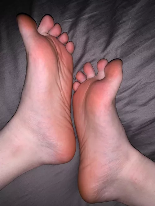My first feet pic 😚 I’m new, anyone want a taste? 👅💦