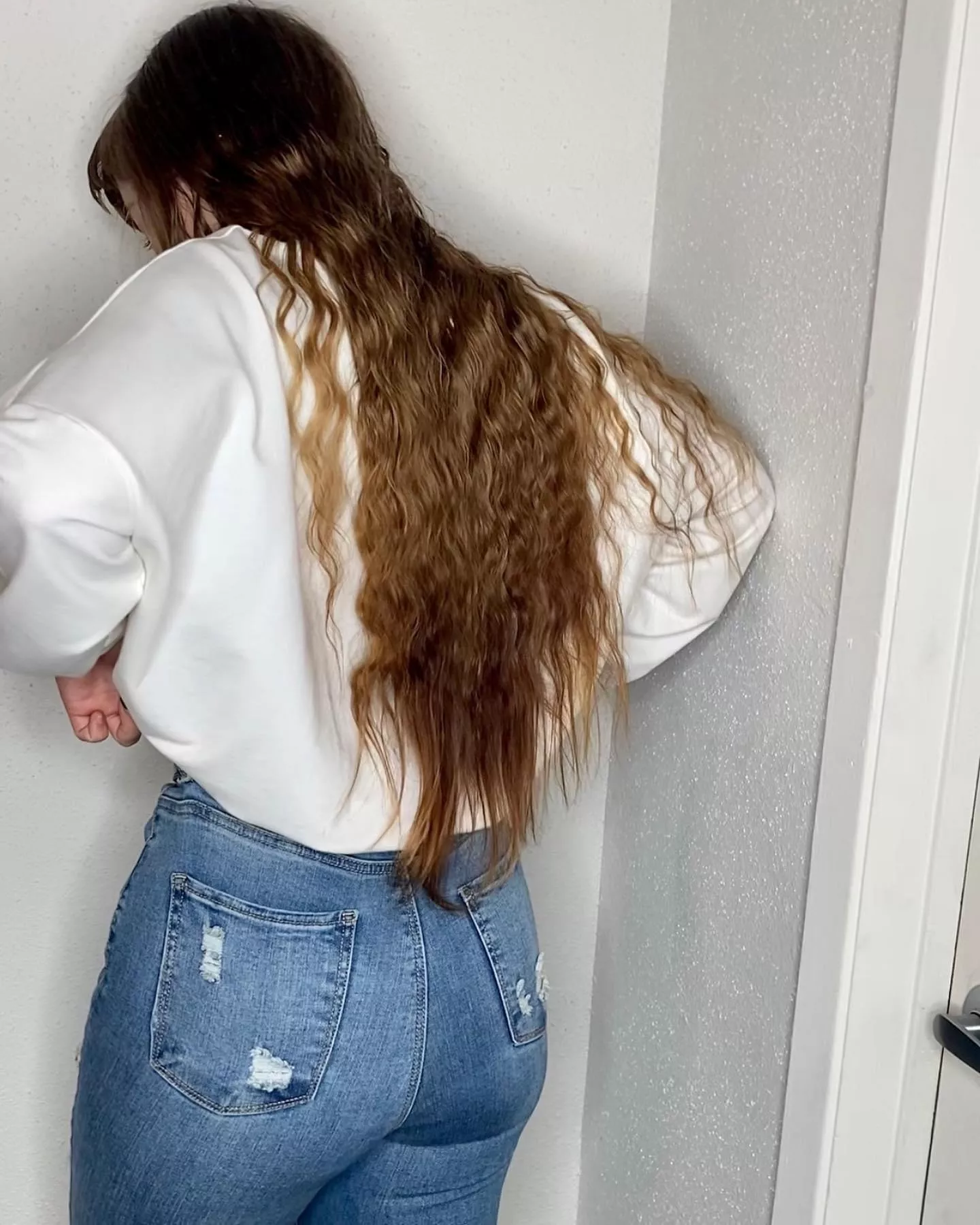 My hair a year or so ago. How are y’all’s day going? [altgirl] [oc]